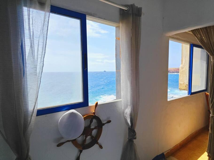 La Casa Con Terraza Privada Sobre El Mar Holiday home
