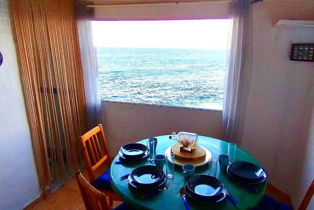 La Casa Con Terraza Privada Sobre El Mar Holiday home *