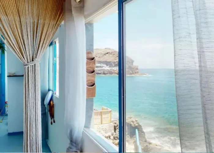 La Casa Con Terraza Privada Sobre El Mar