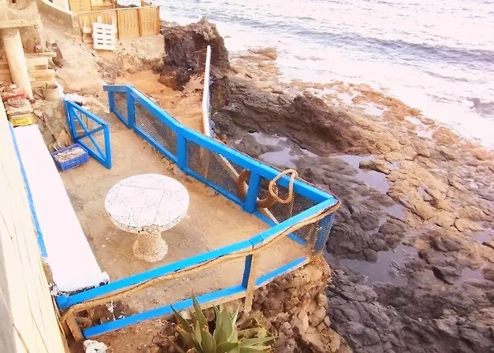 La Casa Con Terraza Privada Sobre El Mar